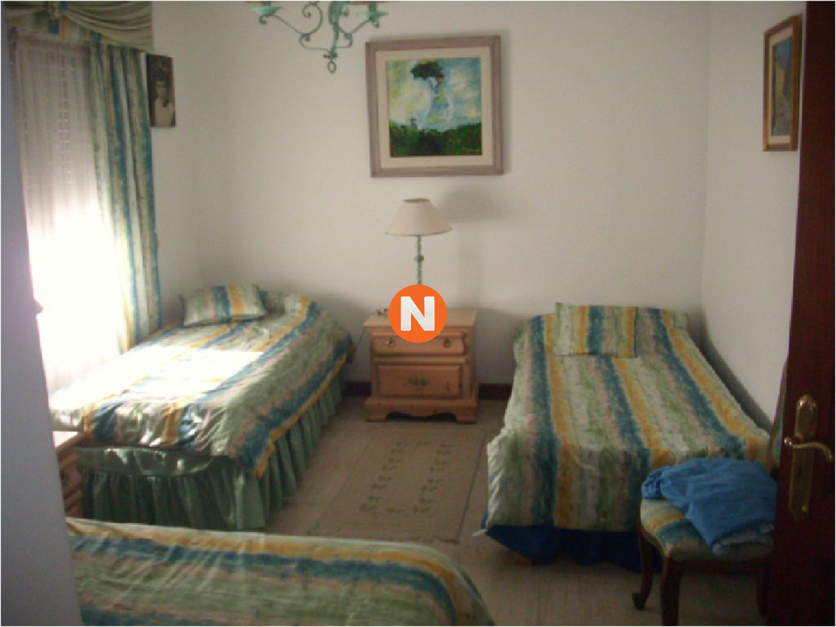 Casa Ref.206308 - Gran residencia en playa mansa a cuadras del mar. Seis dormitorios, jardín, parrillero y piscina climatizada