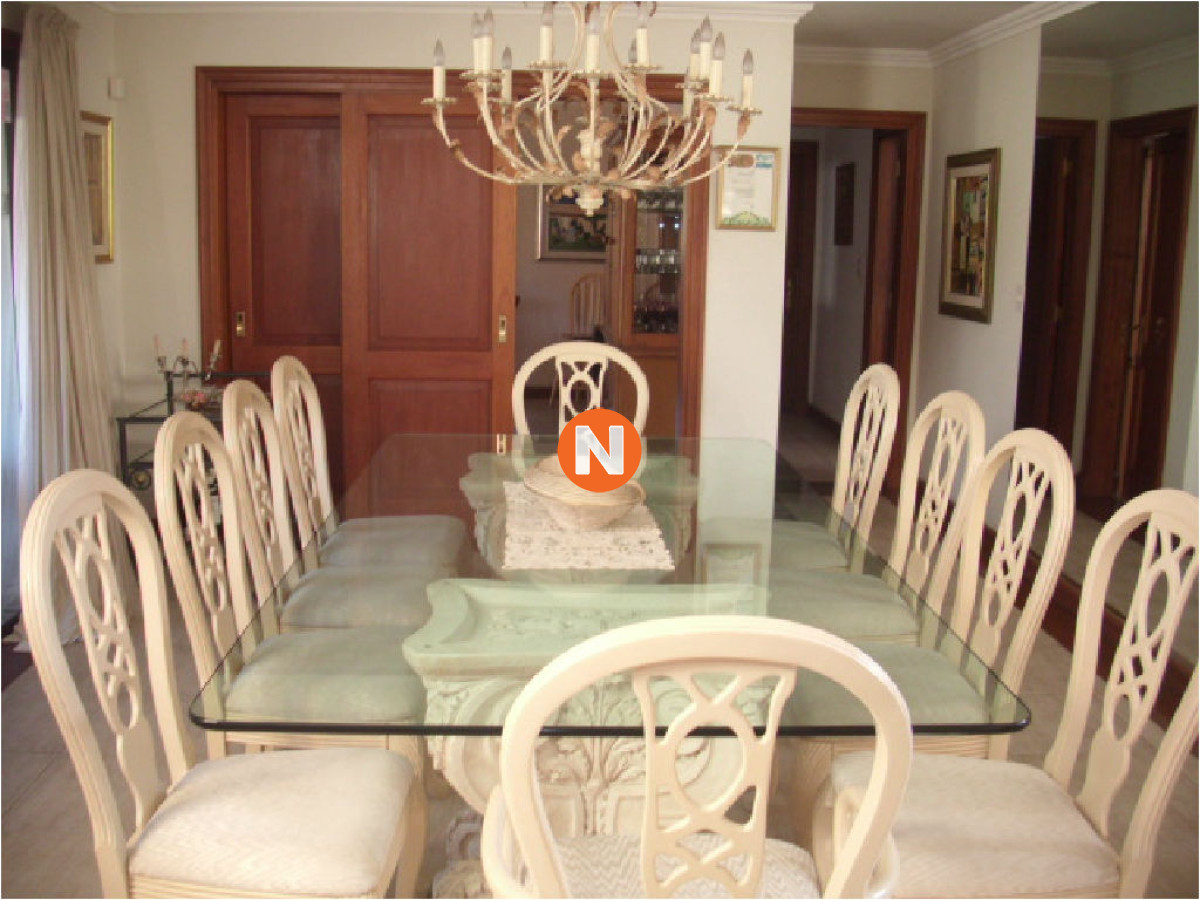 Casa Ref.206308 - Gran residencia en playa mansa a cuadras del mar. Seis dormitorios, jardín, parrillero y piscina climatizada