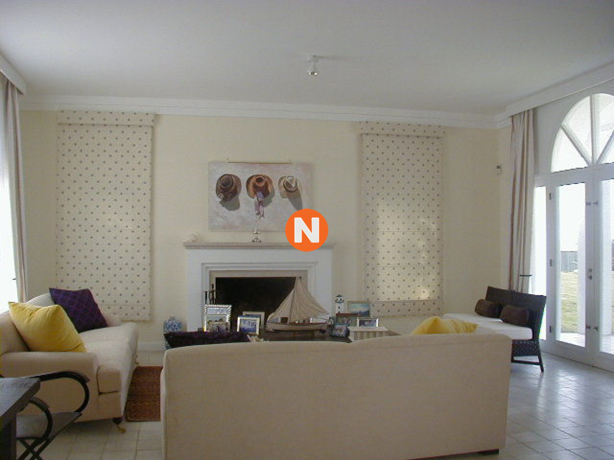 Casa Ref.206320 - Casa en Venta y Alquiler, Punta Piedras, Manantiales, 6 Dormitorios.