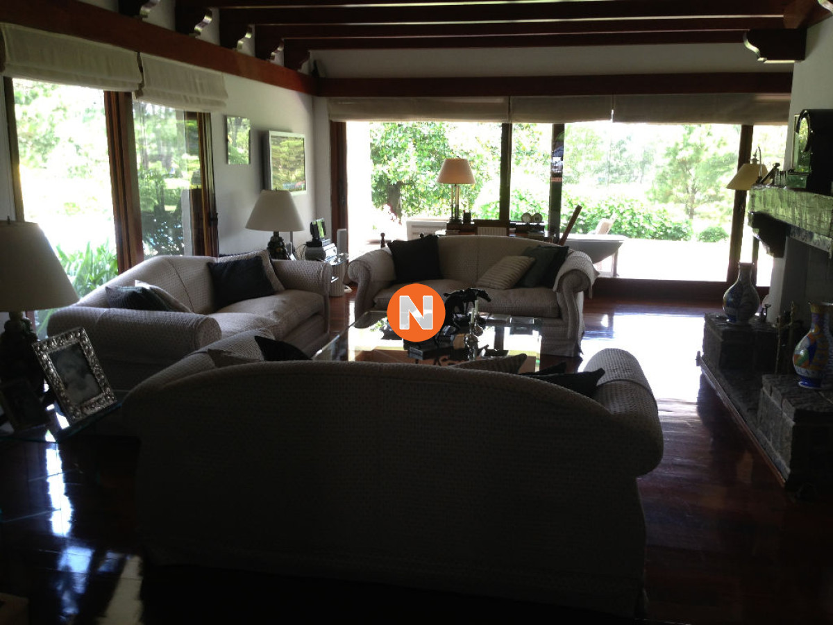 Casa Ref.206361 - Casa en Venta y Alquiler, Golf, Punta del Este, 5 Dormitorios.