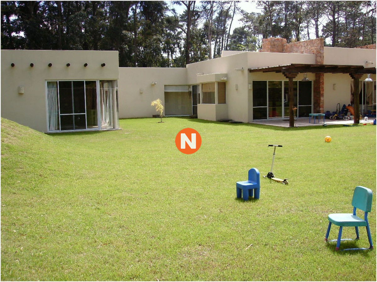 Casa Ref.206952 - Casa en Venta y Alquiler, San Rafael, Punta del Este, 4 Dormitorios.