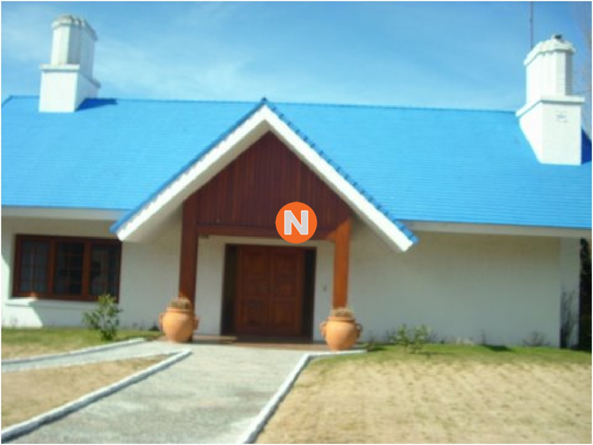 Casa Ref.207195 - Casa en Venta y Alquiler, Golf, Punta del Este, 6 Dormitorios.
