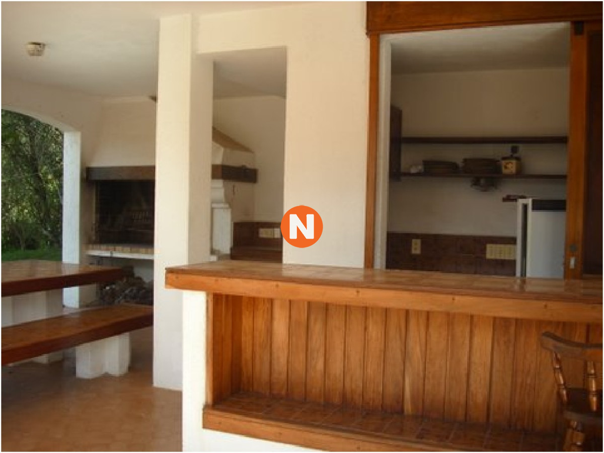Casa Ref.207195 - Casa en Venta y Alquiler, Golf, Punta del Este, 6 Dormitorios.