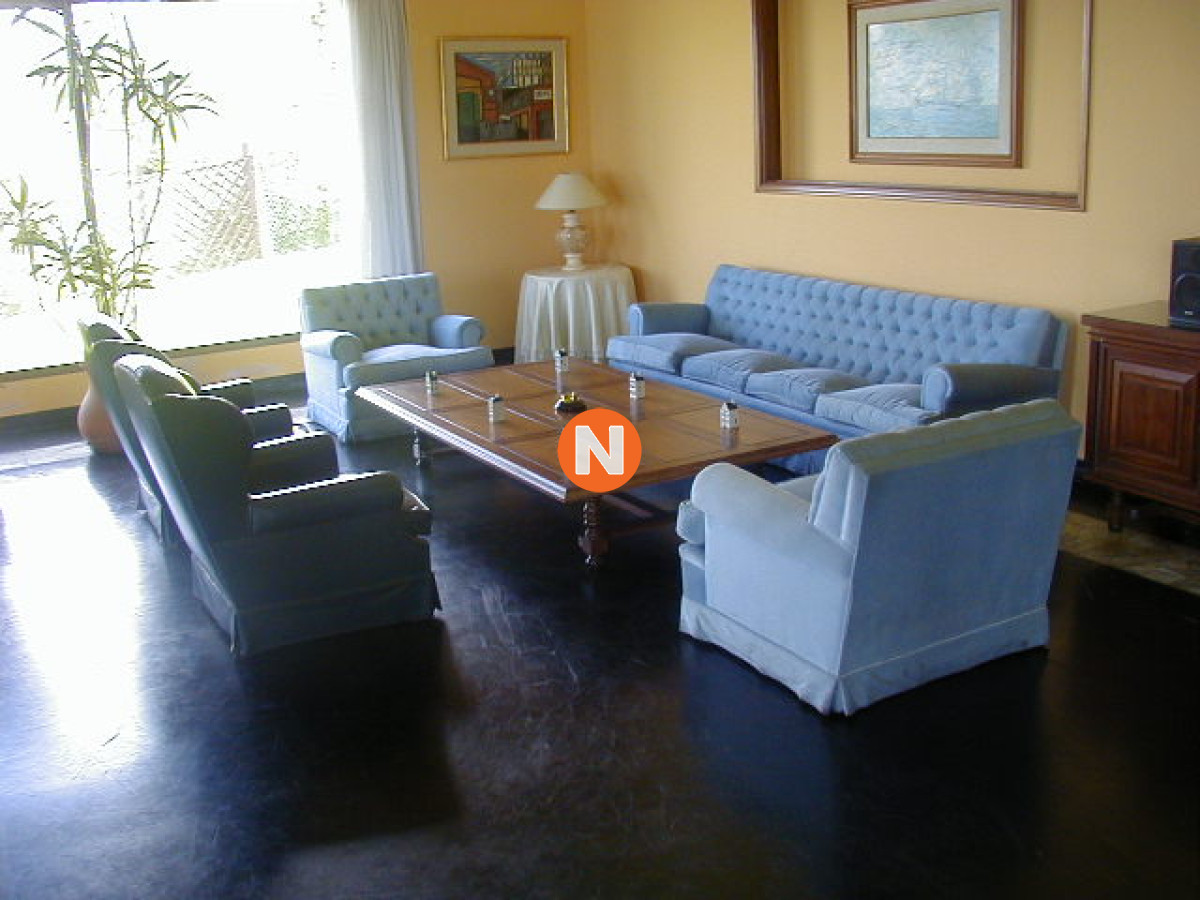 Casa Ref.205047 - Casa en Venta y Alquiler, Pinares, Punta del Este, 5 Dormitorios.