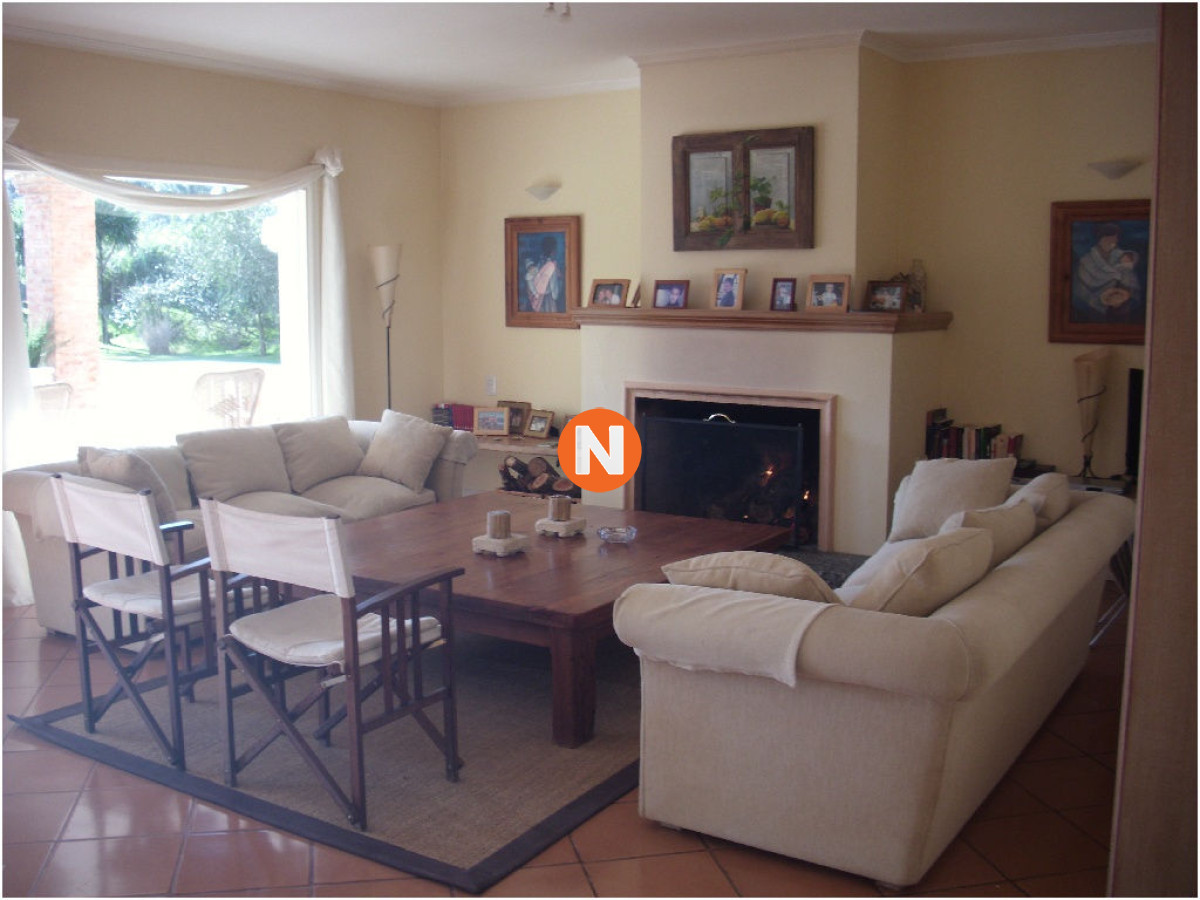 Casa Ref.205107 - Casa en Venta y Alquiler, Mansa, Punta del Este, 5 Dormitorios.