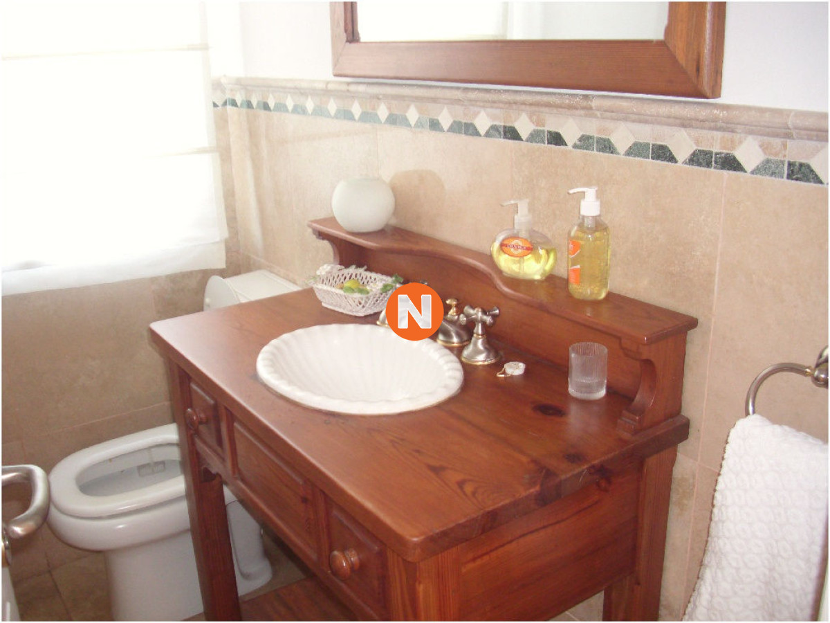 Casa Ref.205107 - Casa en Venta y Alquiler, Mansa, Punta del Este, 5 Dormitorios.