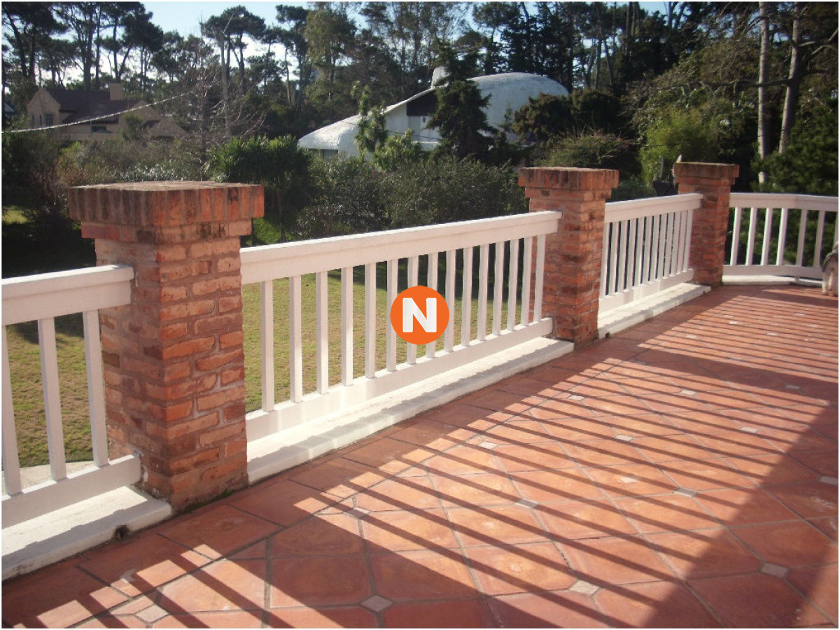 Casa Ref.205107 - Casa en Venta y Alquiler, Mansa, Punta del Este, 5 Dormitorios.