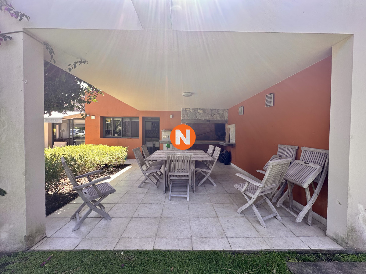 Casa Ref.223253 - Casa en venta en barrio privado, Punta del Este