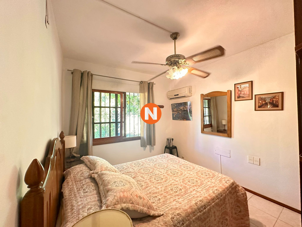 Casa Ref.223265 - En Venta, casa en zona de playa Mansa.. a pasos del mar!!!
