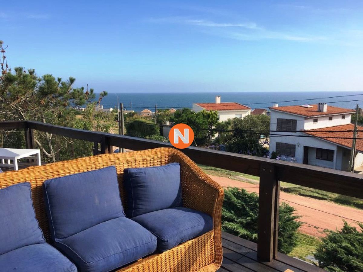 Casa Ref.213303 - Preciosa casa en venta con vista al mar - Manantiales 