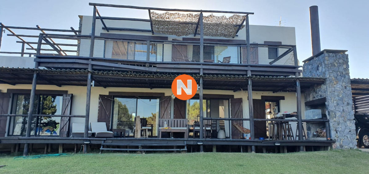 Casa Ref.219002 - Casa en venta de 4 dormitorios en Jose Igancio 