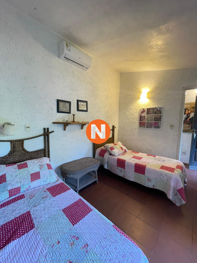Casa Ref.219418 - En venta casa de 3 dormitorios más dependencia, brava, Punta del Este