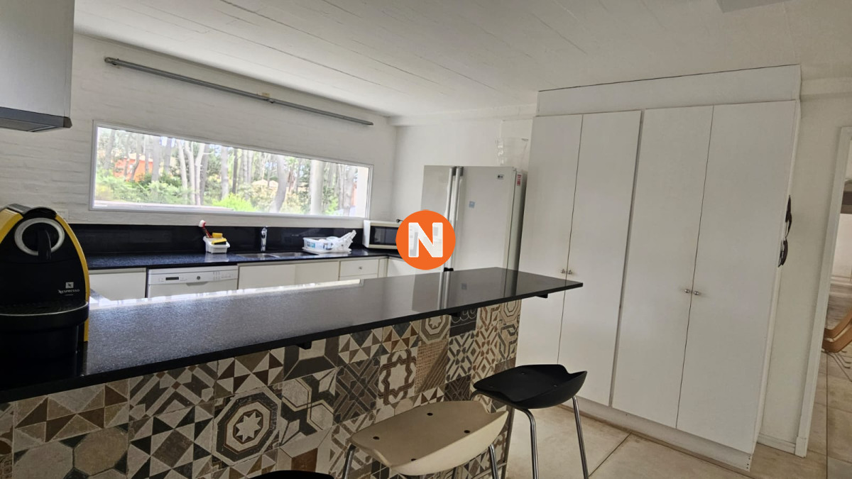 Casa Ref.209236 - Casa en Venta y Alquiler, Laguna Blanca, La Barra, 4 Dormitorios.