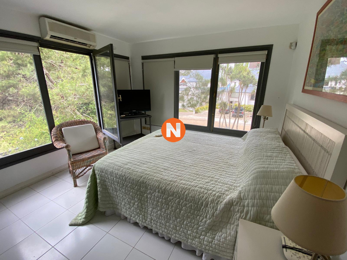 Casa Ref.205176 - Casa en Venta y Alquiler, Rincón del Indio, Punta del Este, 4 Dormitorios.