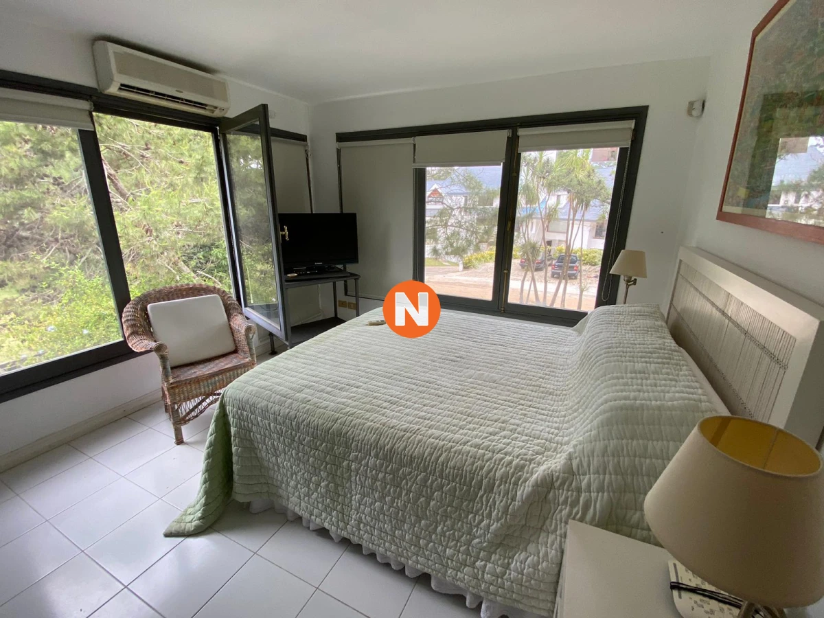 Casa Ref.205176 - Casa en Venta y Alquiler, Rincón del Indio, Punta del Este, 4 Dormitorios.