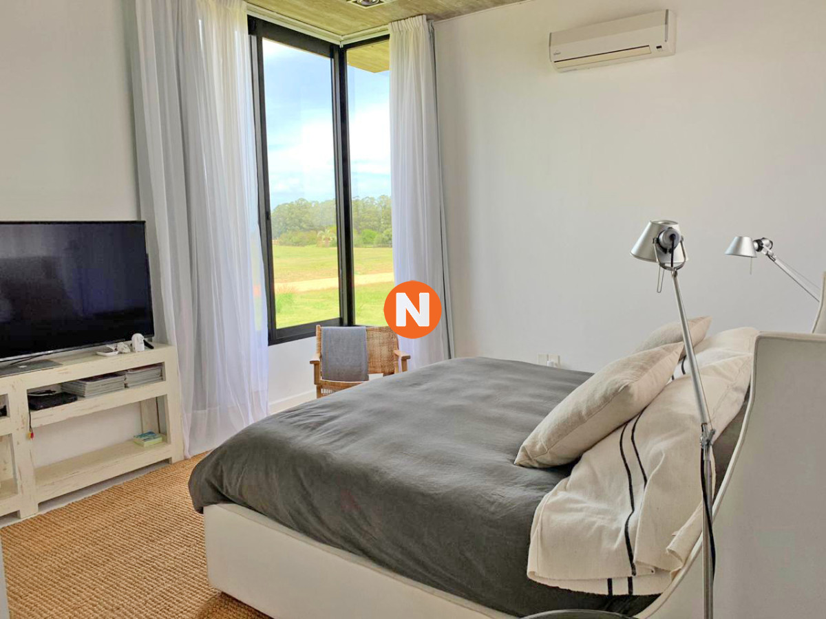 Casa Ref.214619 - En venta casa de 4 dormitorios más dependencia de servicio, Las Garzas 