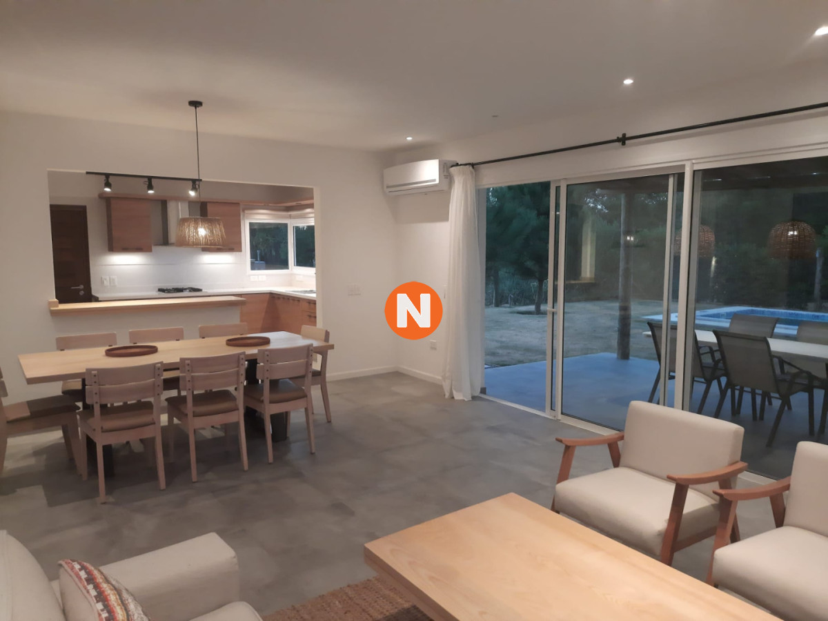 Casa Ref.225562 - Casa en La Barra: Comodidad y Estilo