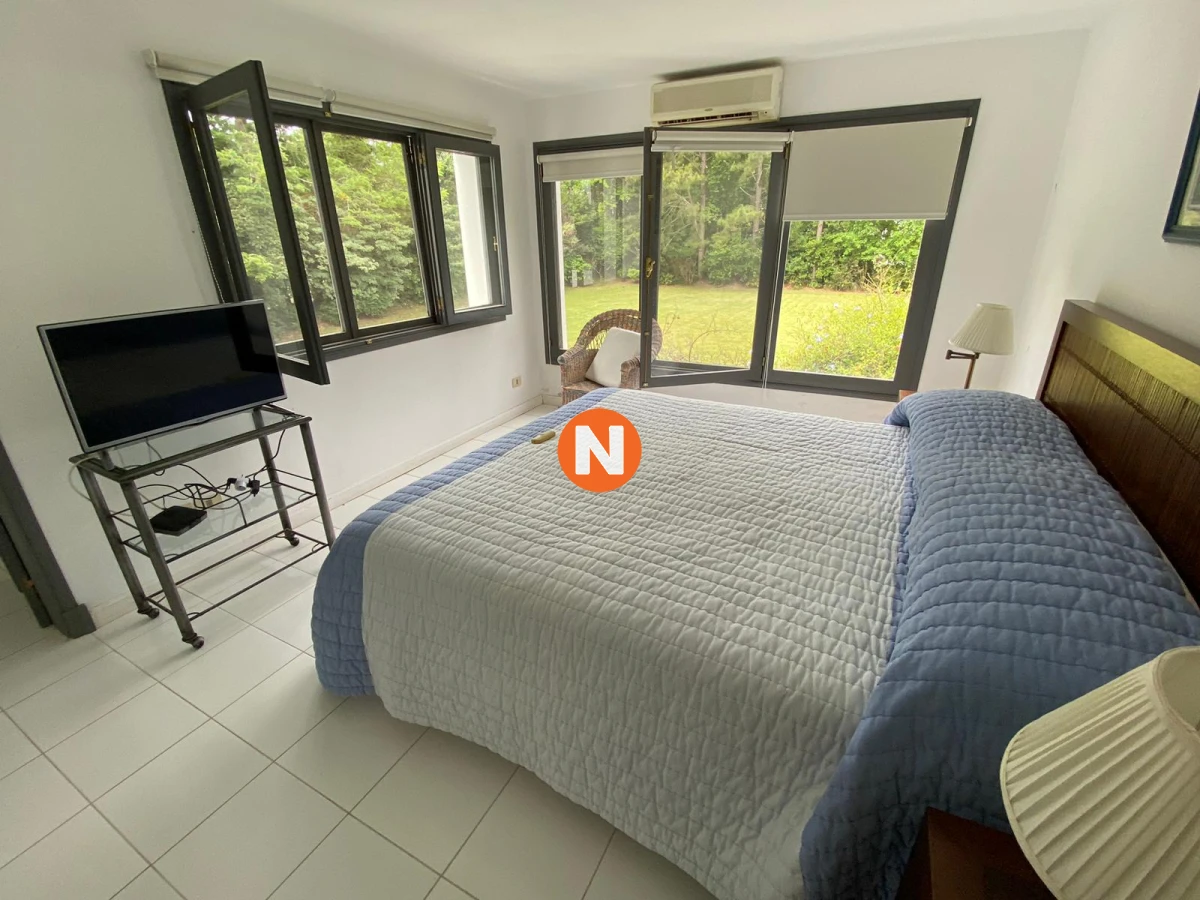 Casa Ref.205176 - Casa en Venta y Alquiler, Rincón del Indio, Punta del Este, 4 Dormitorios.