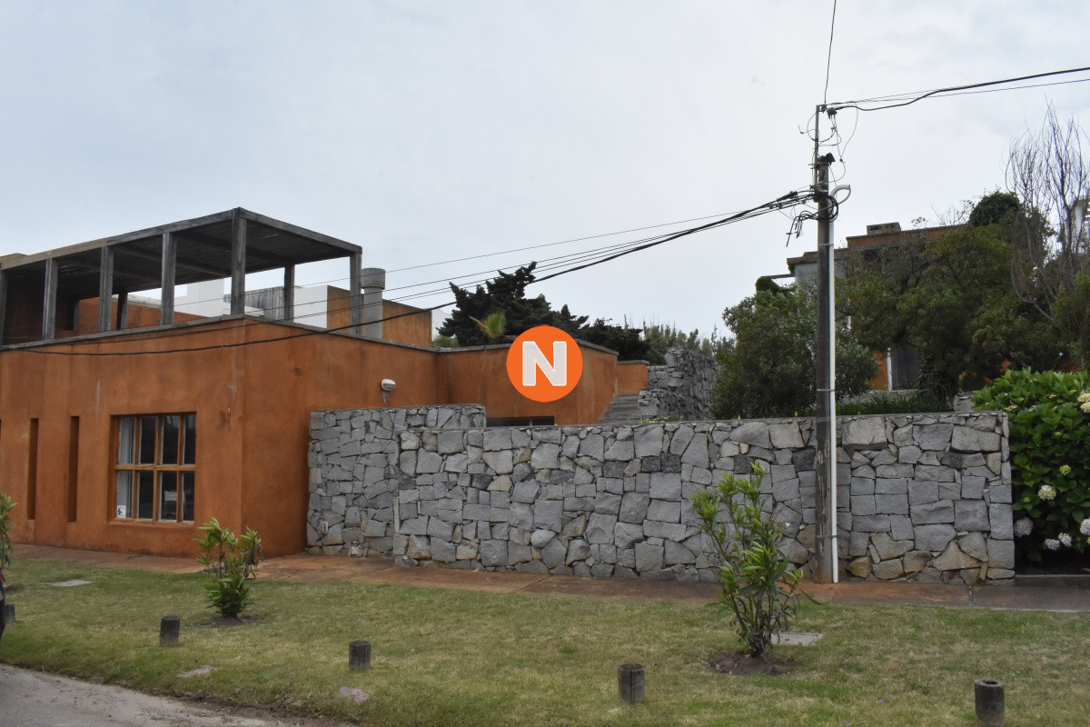 Casa Ref.214500 - Casa en alquiler en Manantiales, 4 dormitorios