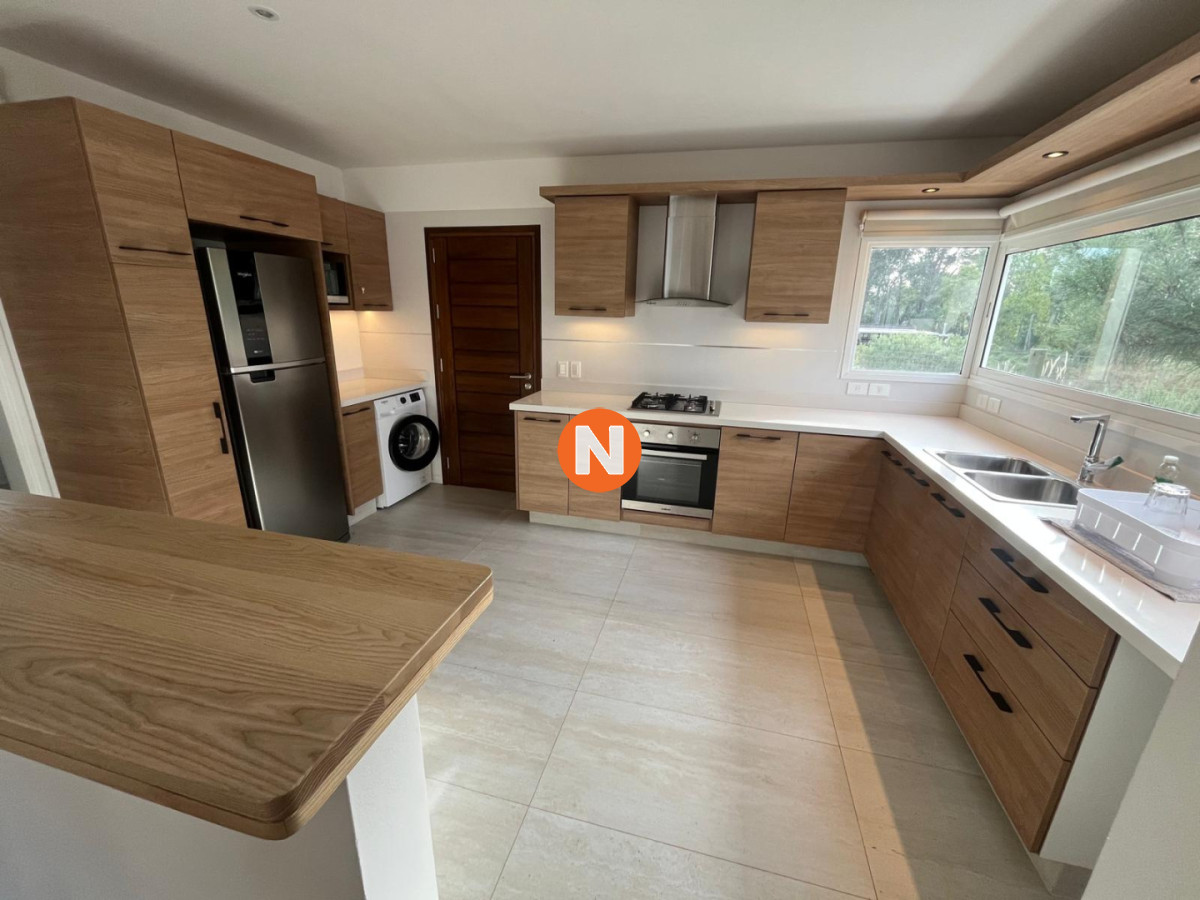 Casa Ref.225562 - Casa en La Barra: Comodidad y Estilo