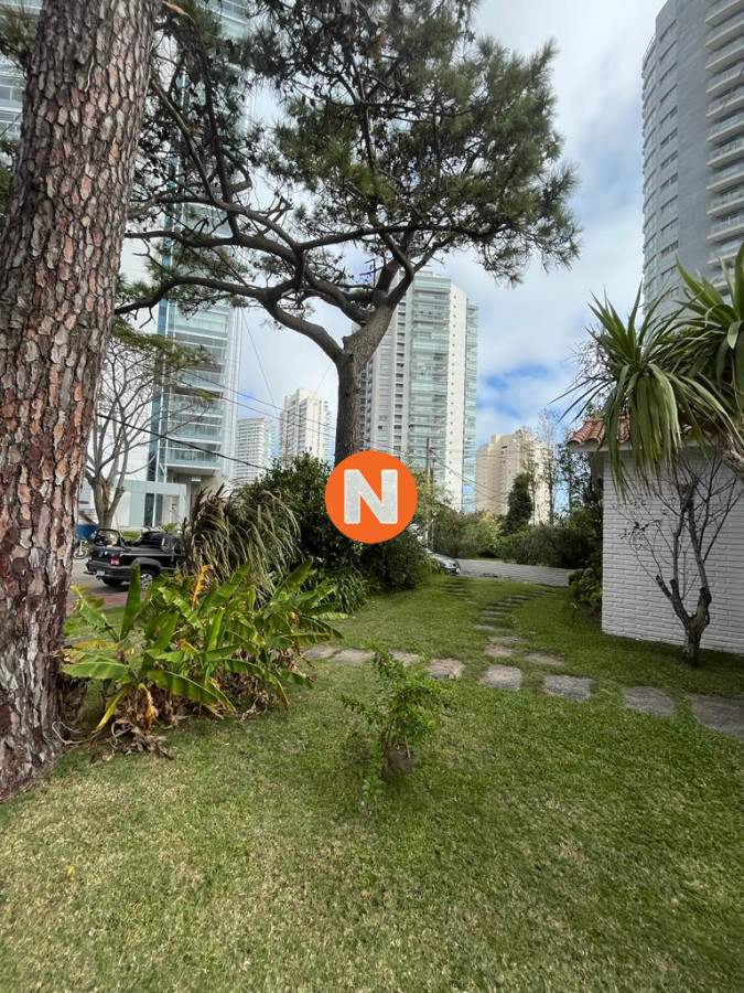 Casa Ref.205350 - Casa en venta Mansa, Punta del Este, 5 Dormitorios.