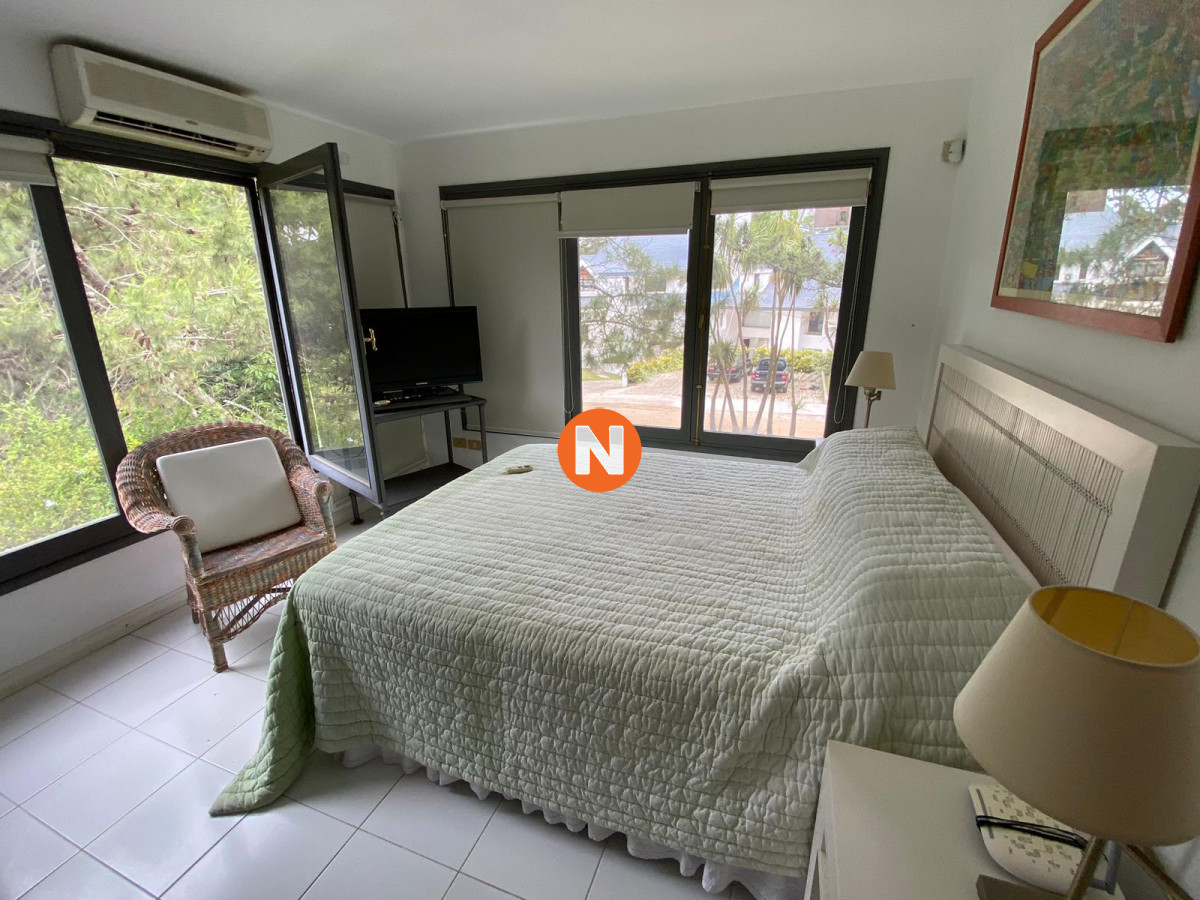 Casa Ref.205176 - Casa en Venta y Alquiler, Rincón del Indio, Punta del Este, 4 Dormitorios.