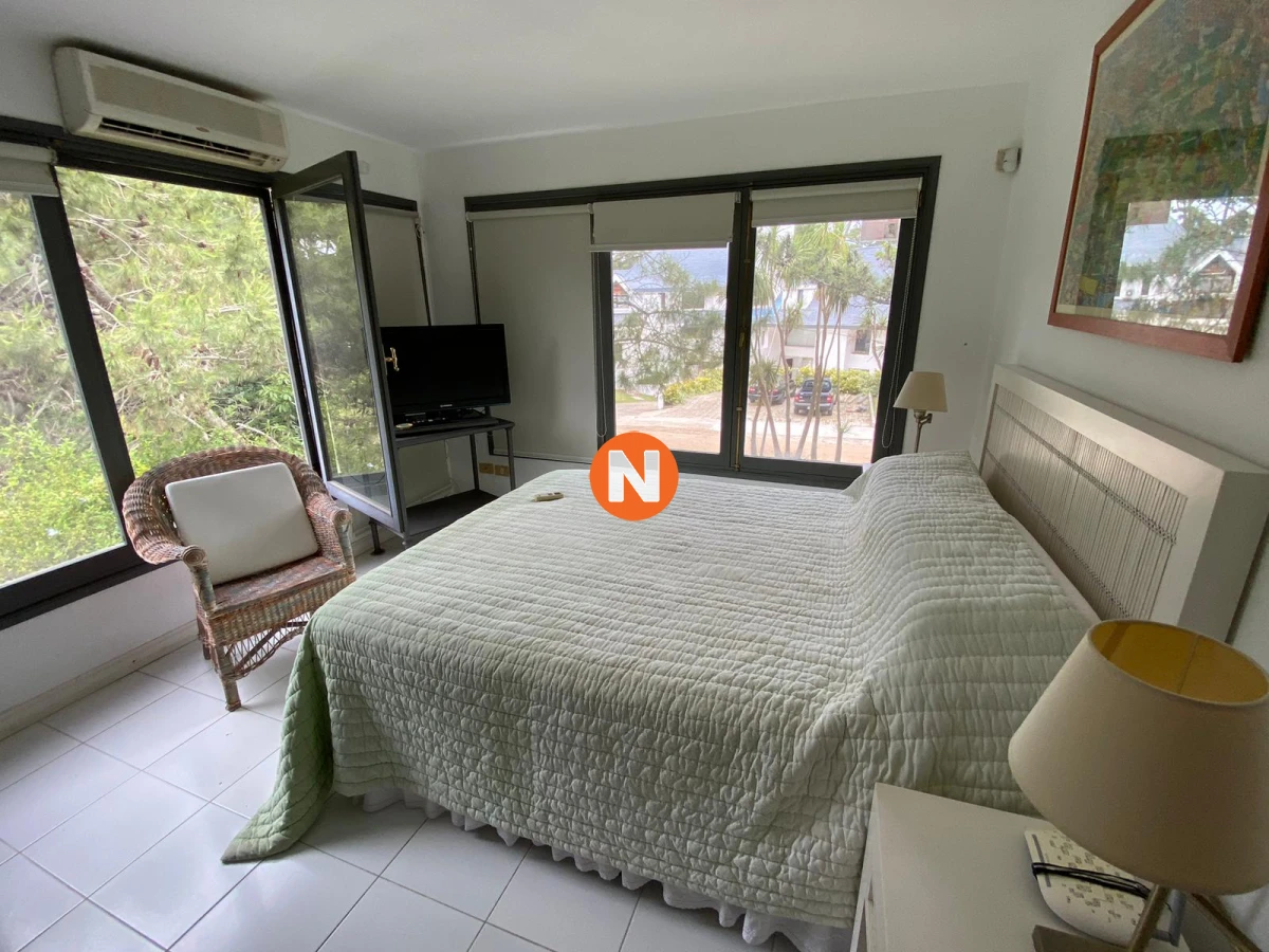 Casa Ref.205176 - Casa en Venta y Alquiler, Rincón del Indio, Punta del Este, 4 Dormitorios.