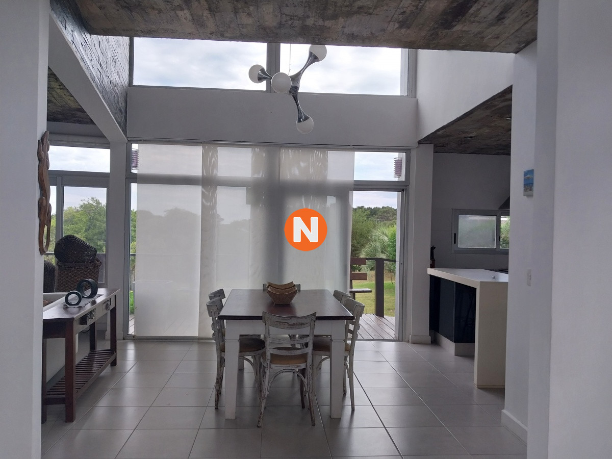 Casa Ref.214376 - Gran oportunidad en Pueblo San Vicente. venta , alquiler anual