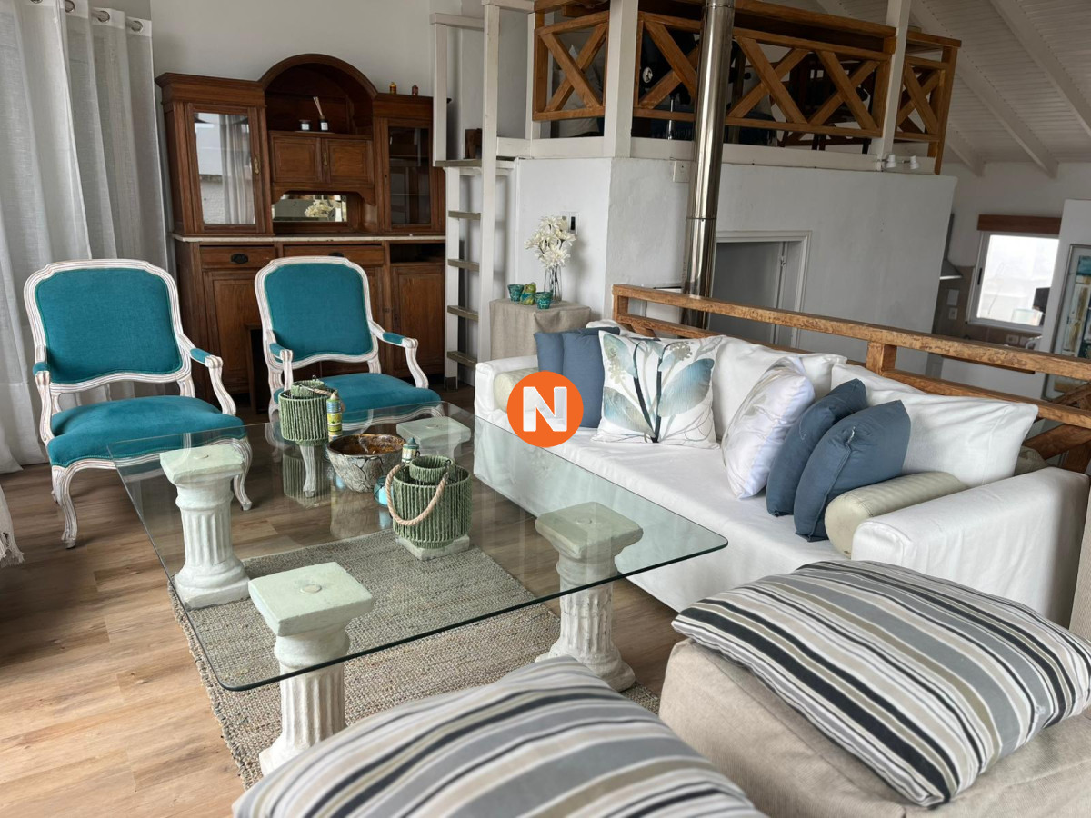 Casa Ref.220629 - VENTA DE CASA DE 3 DORMITORIOS CON VISTA AL MAR EN PINARES PUNTA DEL ESTE 