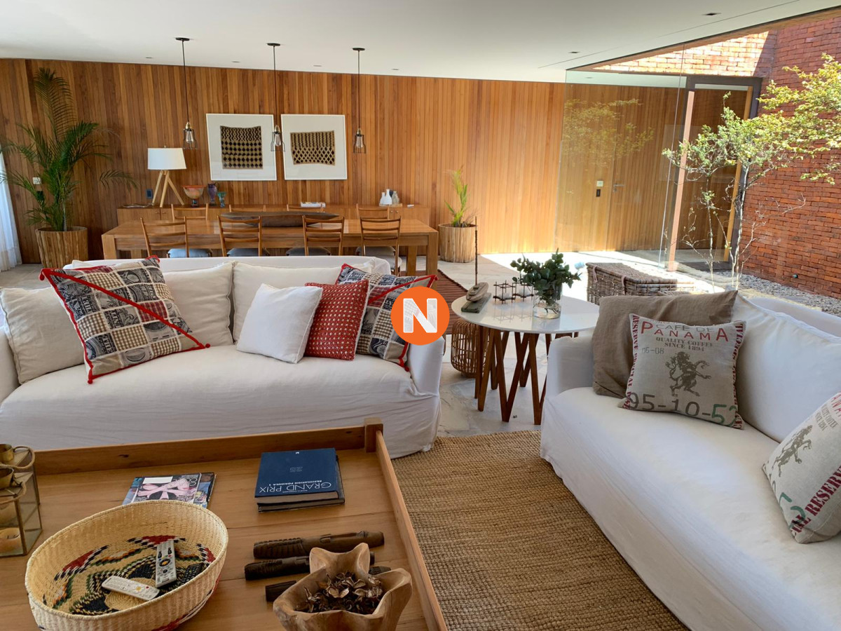 Casa Ref.219253 - Casa en Venta, 4 dormitorios. Fasano