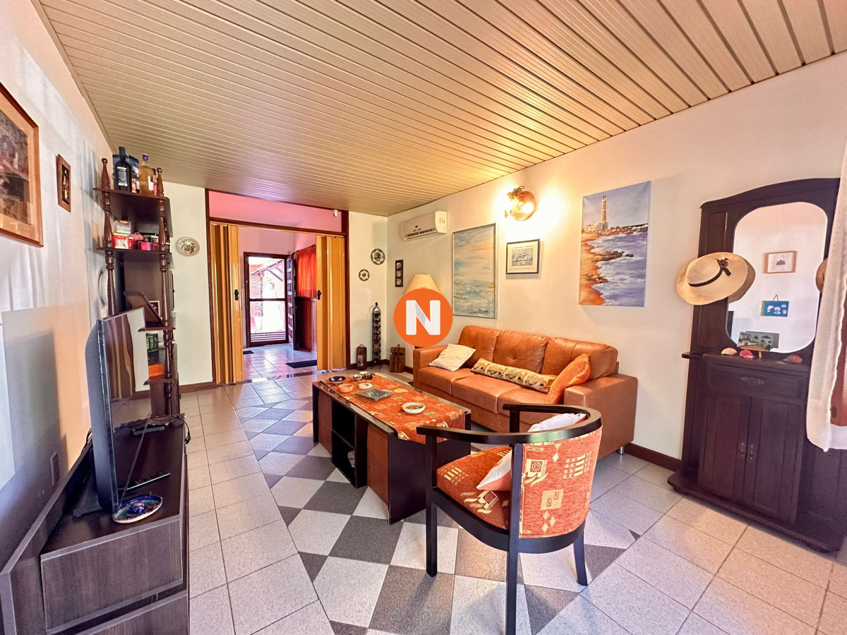 Casa Ref.223265 - En Venta, casa en zona de playa Mansa.. a pasos del mar!!!
