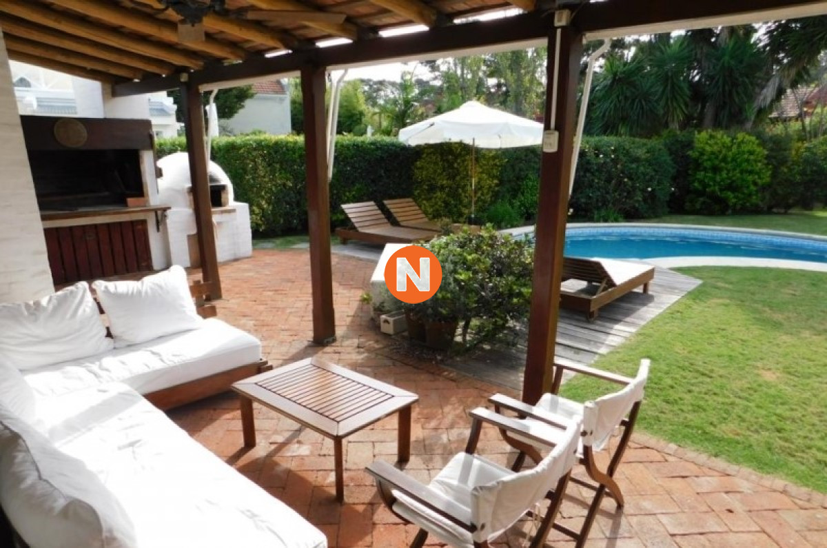 Casa Ref.218030 - Casa a la Venta, 4 dormitorios, La Barra