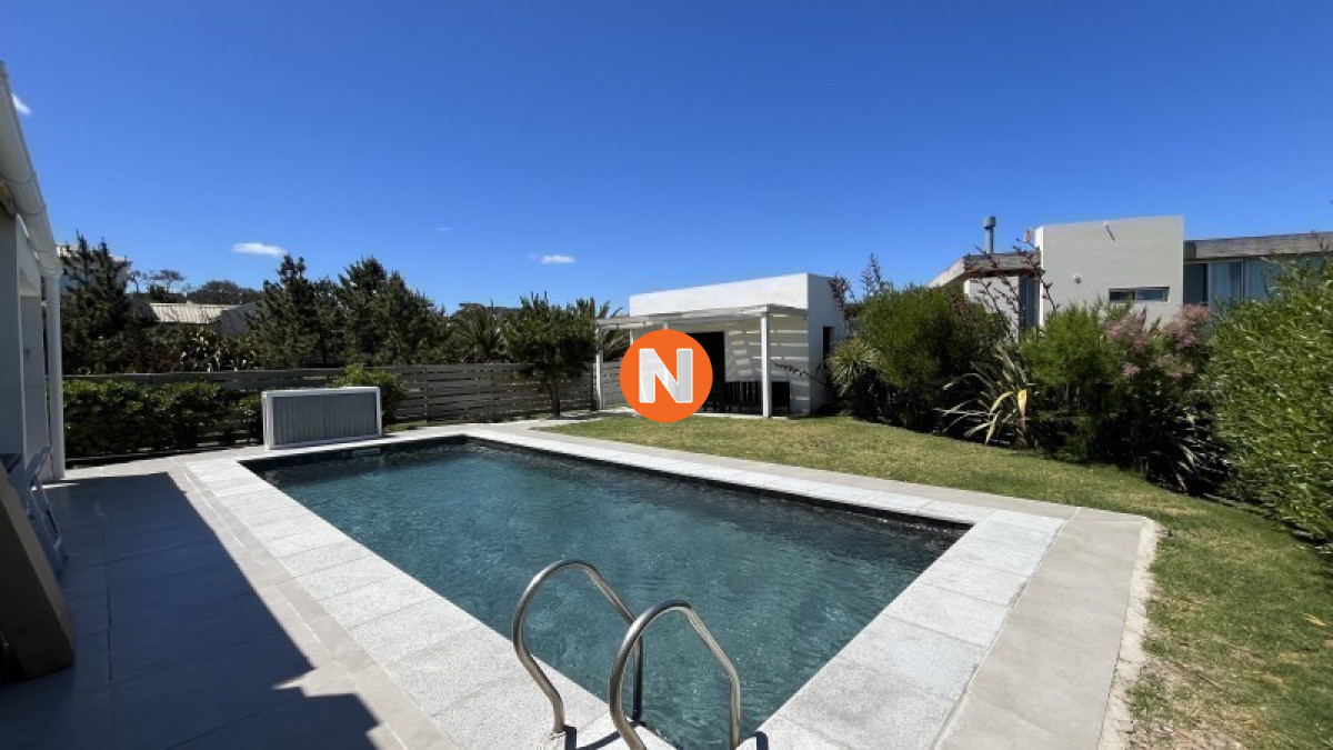 Casa Ref.223503 - Casa en Venta, 5 dormitorios, La Barra