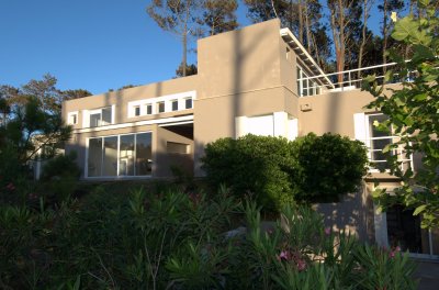 Casa en Venta y Alquiler, Laguna Blanca, La Barra, 4 Dormitorios.