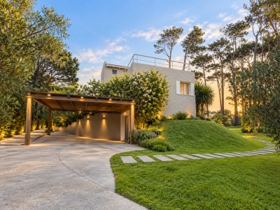 Casa en Venta y Alquiler, Laguna Blanca, La Barra, 4 Dormitorios.