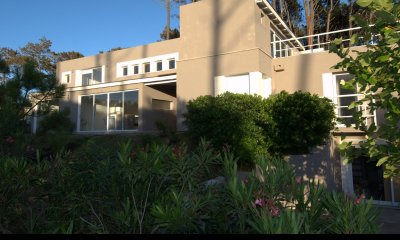 Casa en Venta y Alquiler, Laguna Blanca, La Barra, 4 Dormitorios.