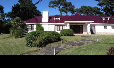 VENTA DE CASA DE 6 DORMOTORIOS EN BARRIO CANTEGRIL IDEAL PARA TODO EL AÑO!
