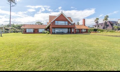 Hermosa casa primera linea