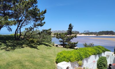 Casa en Venta y Alquiler, La Barra, 6 Dormitorios.