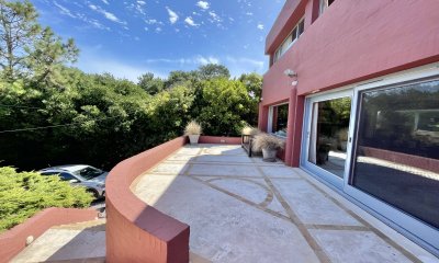 VENTA DE CASA DE 3 DORMITORIOS Y SERVICIO EN RINCON DEL INDIO PUNTA DEL ESTE