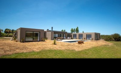 VENTA DE CASA DE 4 DORMITORIOS EN BARRIO PRIVADO PUEBLO MIO