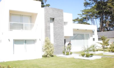 Casa en Venta y Alquiler, Mansa, Punta del Este, 4 Dormitorios.