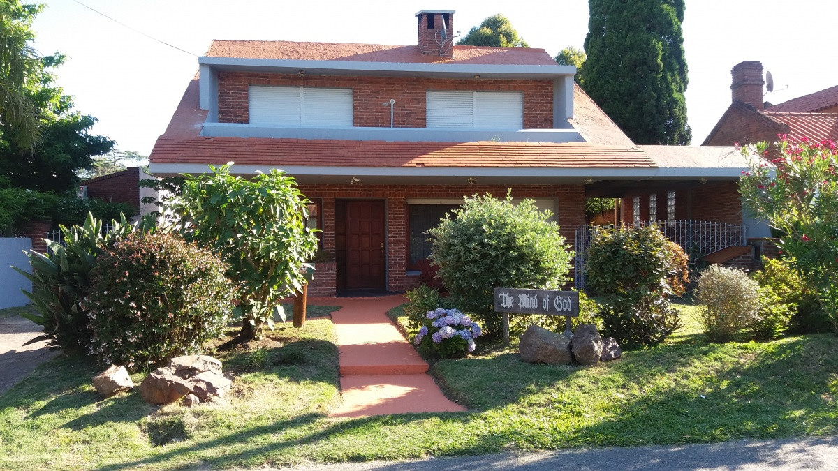 Venta casa de 4 Dormitorios en Playa Mansa Punta del este 