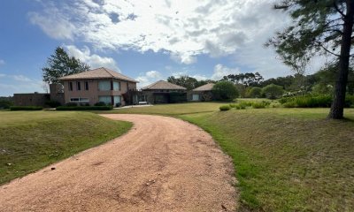 EXCEPCIONAL CHACRA EN VENTA 4 DORM. CAMINO DE LOS FLAMENGOS - LA BARRA