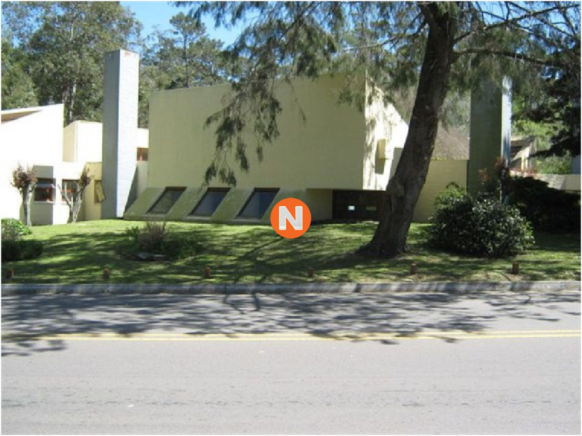 Local Ref.213086 - Local en Punta del Este, Brava