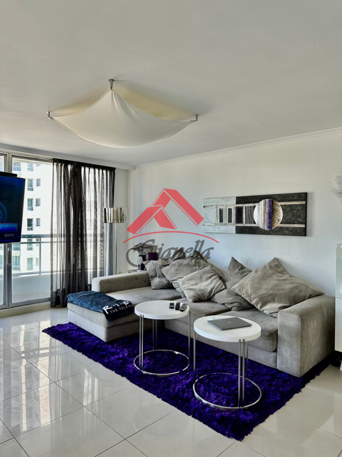 Apartamento ID.1919 - Amplio apartamento en Venta de 3 dormitorios y dependencia en Roosevelt