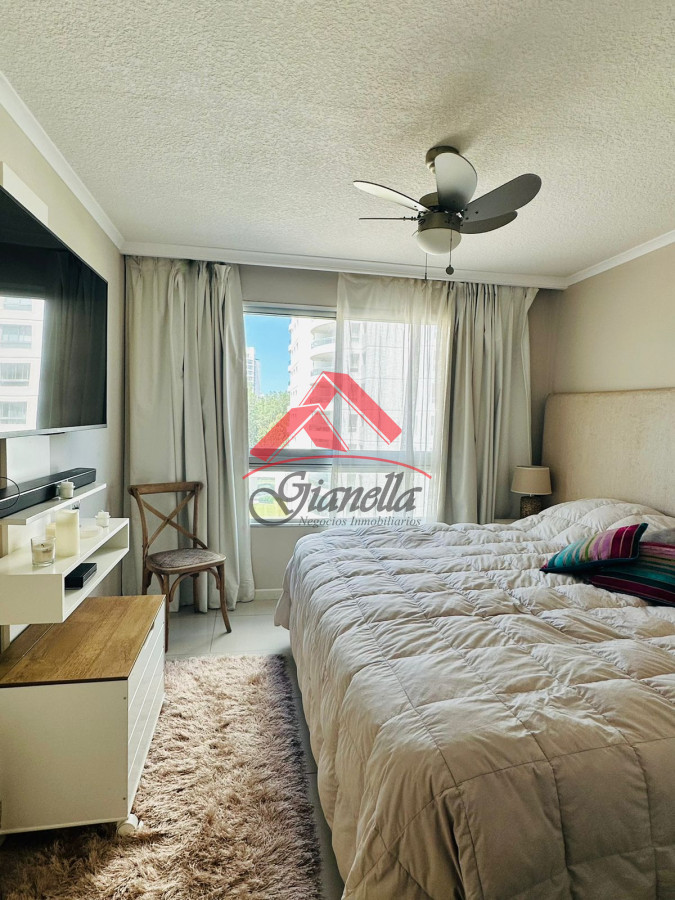 Apartamento ID.1919 - Amplio apartamento en Venta de 3 dormitorios y dependencia en Roosevelt