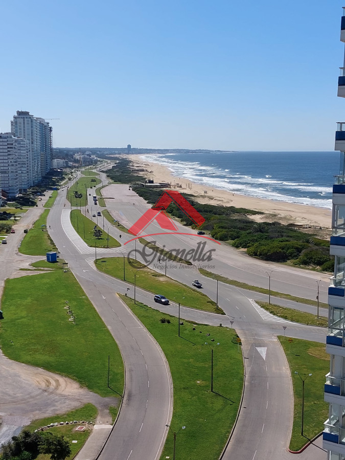 Apartamento ID.2062 - Apartamento de 3 suite y dependencia en VENTA Playa Brava