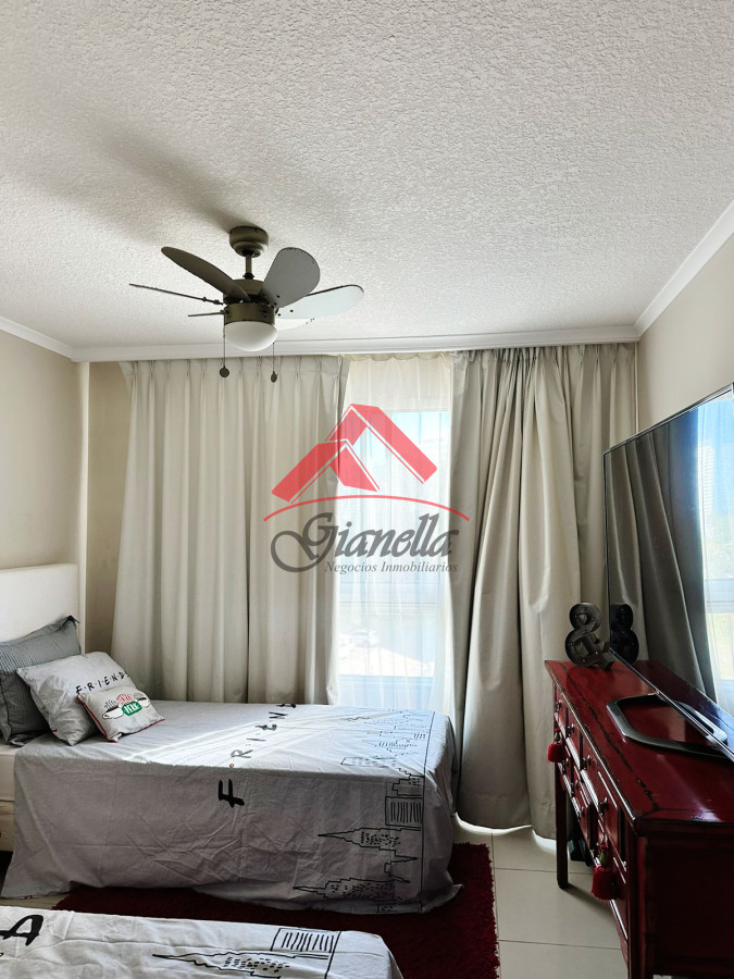 Apartamento ID.1919 - Amplio apartamento en Venta de 3 dormitorios y dependencia en Roosevelt