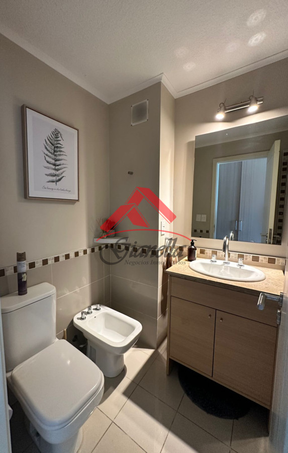 Apartamento ID.1919 - Amplio apartamento en Venta de 3 dormitorios y dependencia en Roosevelt